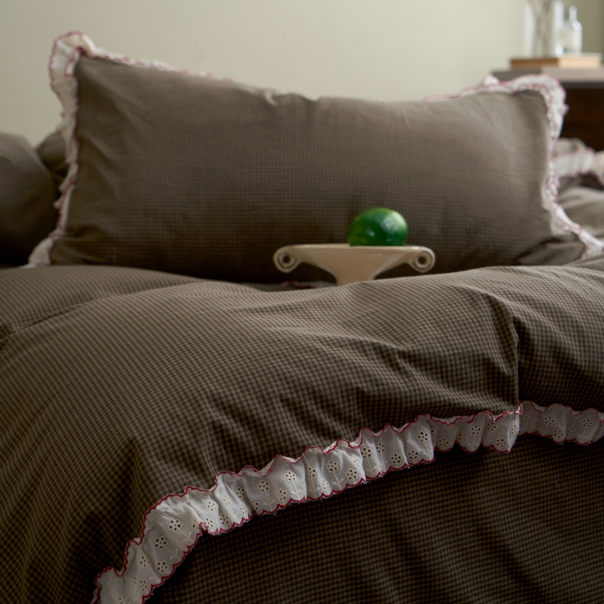 91家纺网 家纺一手货源 找家纺 洋铭区（原狠狠爱）2026新款色织水洗棉花边四件套系列 控价：控价劵后不得低于 178元/218元/238元 小米深咖格