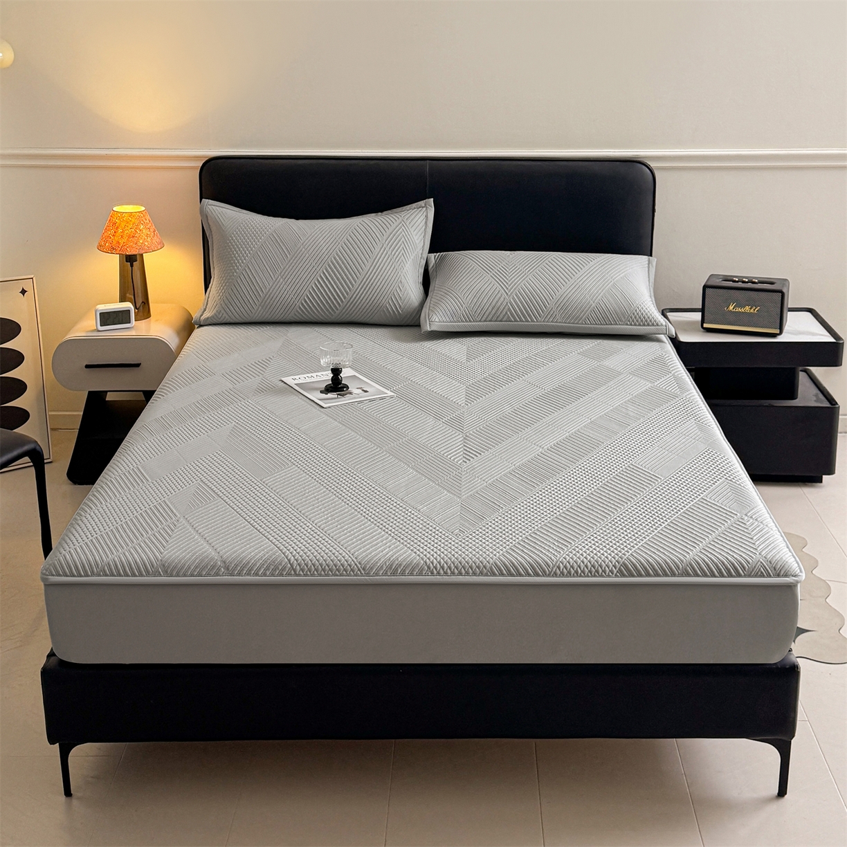 91家纺网 家纺一手货源 找家纺 慕木家纺 2026新品A类高克重高端复合三明治PE乙纶提花冰豆豆凉席床笠都市棱境系列（提供买家秀） 床笠款都市棱境-灰