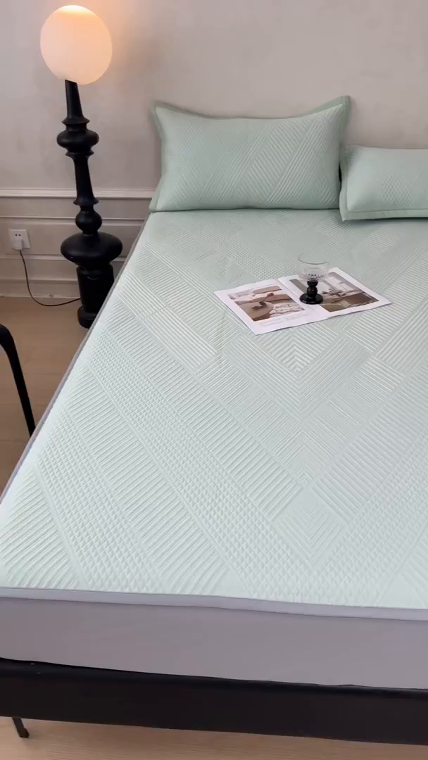 91家纺网 家纺一手货源 找家纺 慕木家纺 2026新品A类高克重高端复合三明治PE乙纶提花冰豆豆凉席床笠都市棱境系列（提供买家秀） 床笠款都市棱境-绿