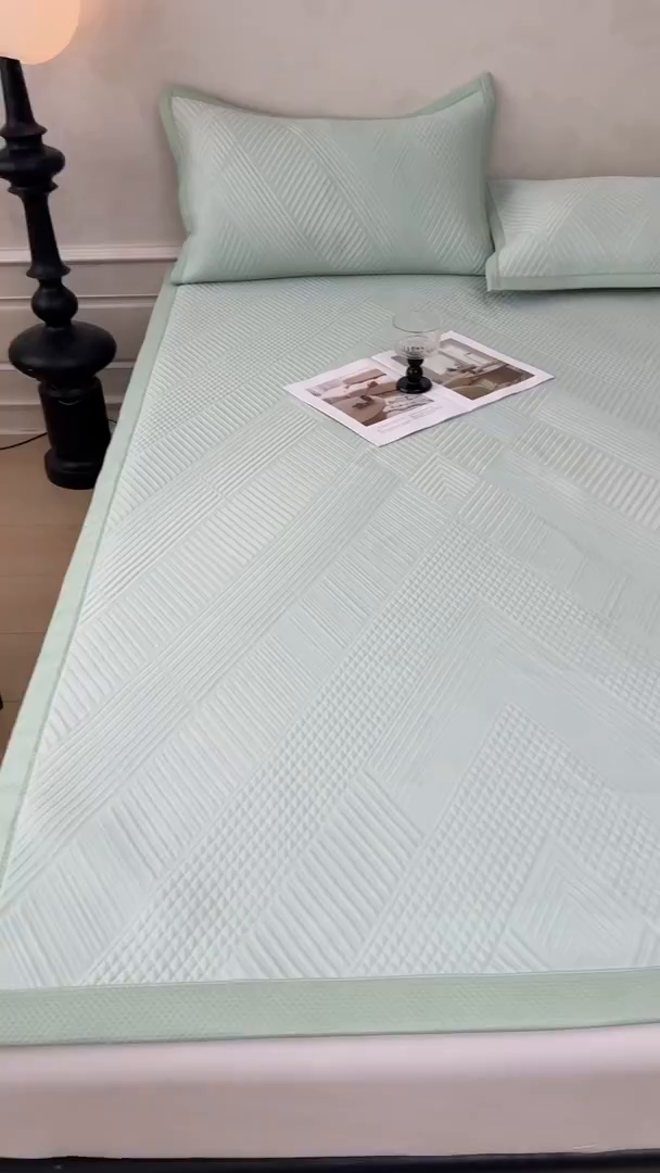 91家纺网 家纺一手货源 找家纺 慕木家纺 2026新品A类高克重高端复合三明治PE乙纶提花冰豆豆凉席床笠都市棱境系列（提供买家秀） 床席款都市棱境-绿