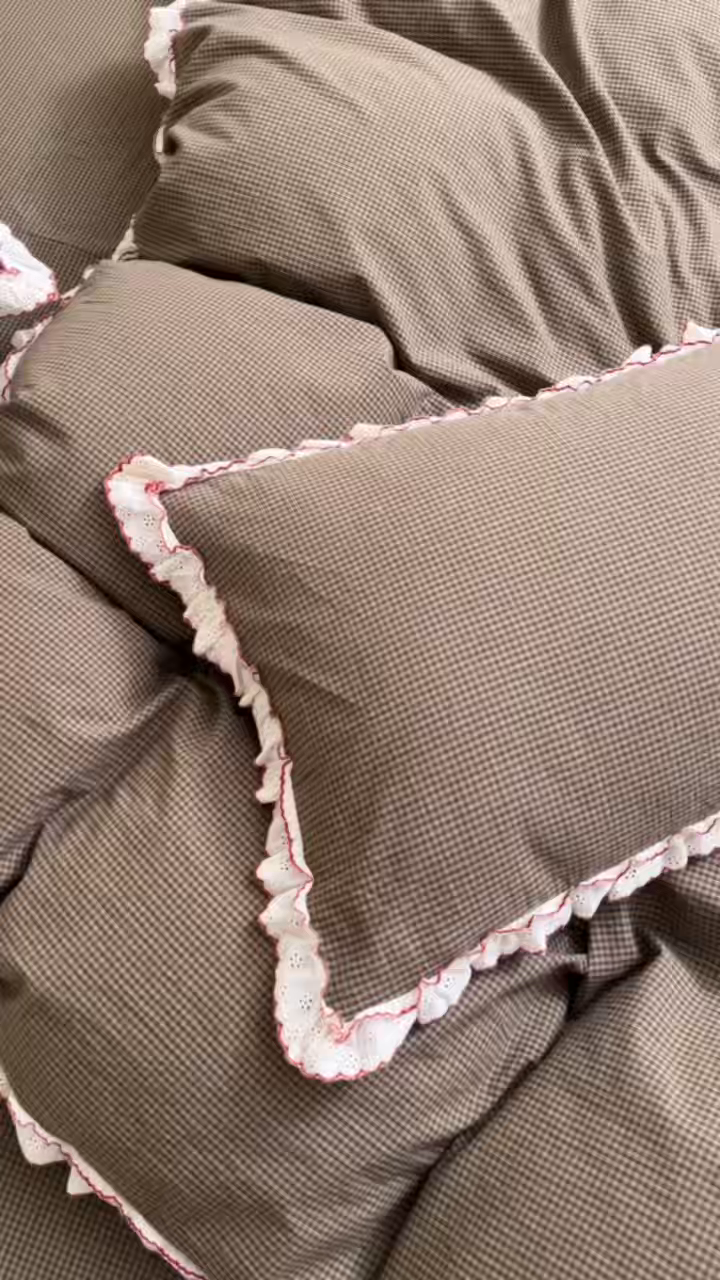 91家纺网 家纺一手货源 找家纺 洋铭区（原狠狠爱）2026新款色织水洗棉花边四件套系列 控价：控价劵后不得低于 178元/218元/238元 小米深咖格