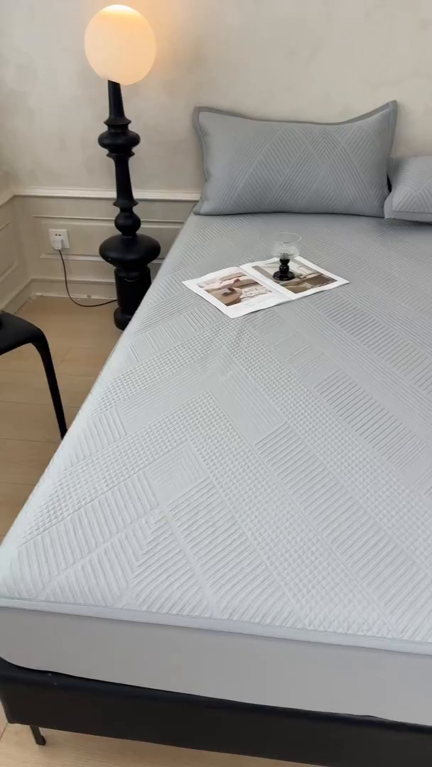 91家纺网 家纺一手货源 找家纺 慕木家纺 2026新品A类高克重高端复合三明治PE乙纶提花冰豆豆凉席床笠都市棱境系列（提供买家秀） 床笠款都市棱境-灰