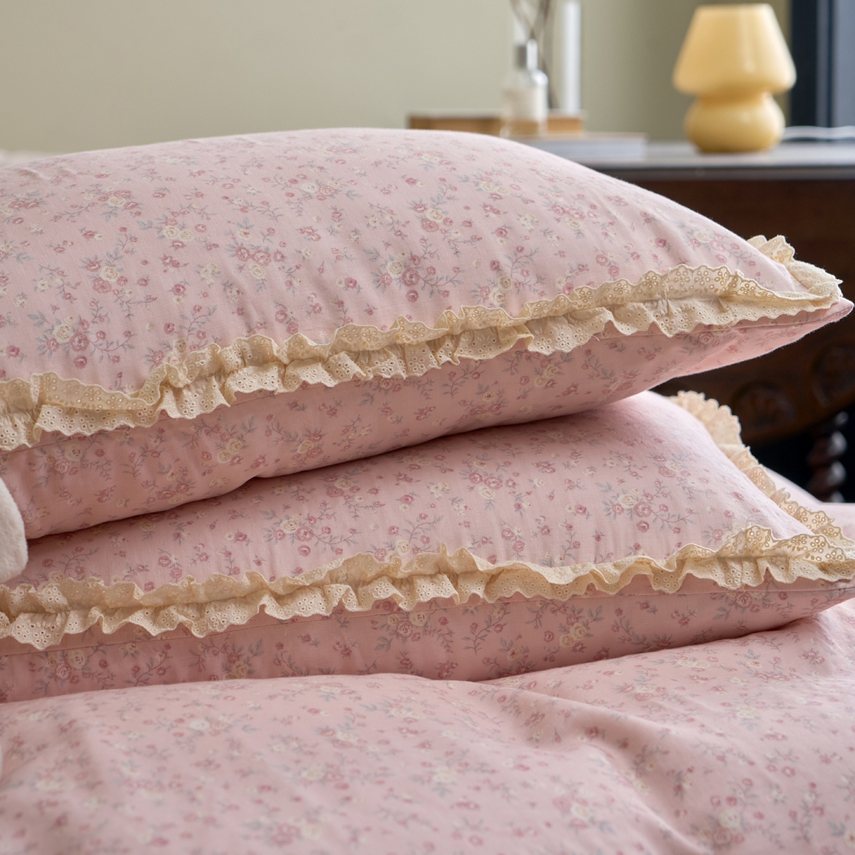 91家纺网 家纺一手货源 找家纺 洋铭区（原狠狠爱） 2026新款双层纱皱皱纱花边四件套系列 控价：控价劵后不得低于 198元/228元/248元 粉花仙子