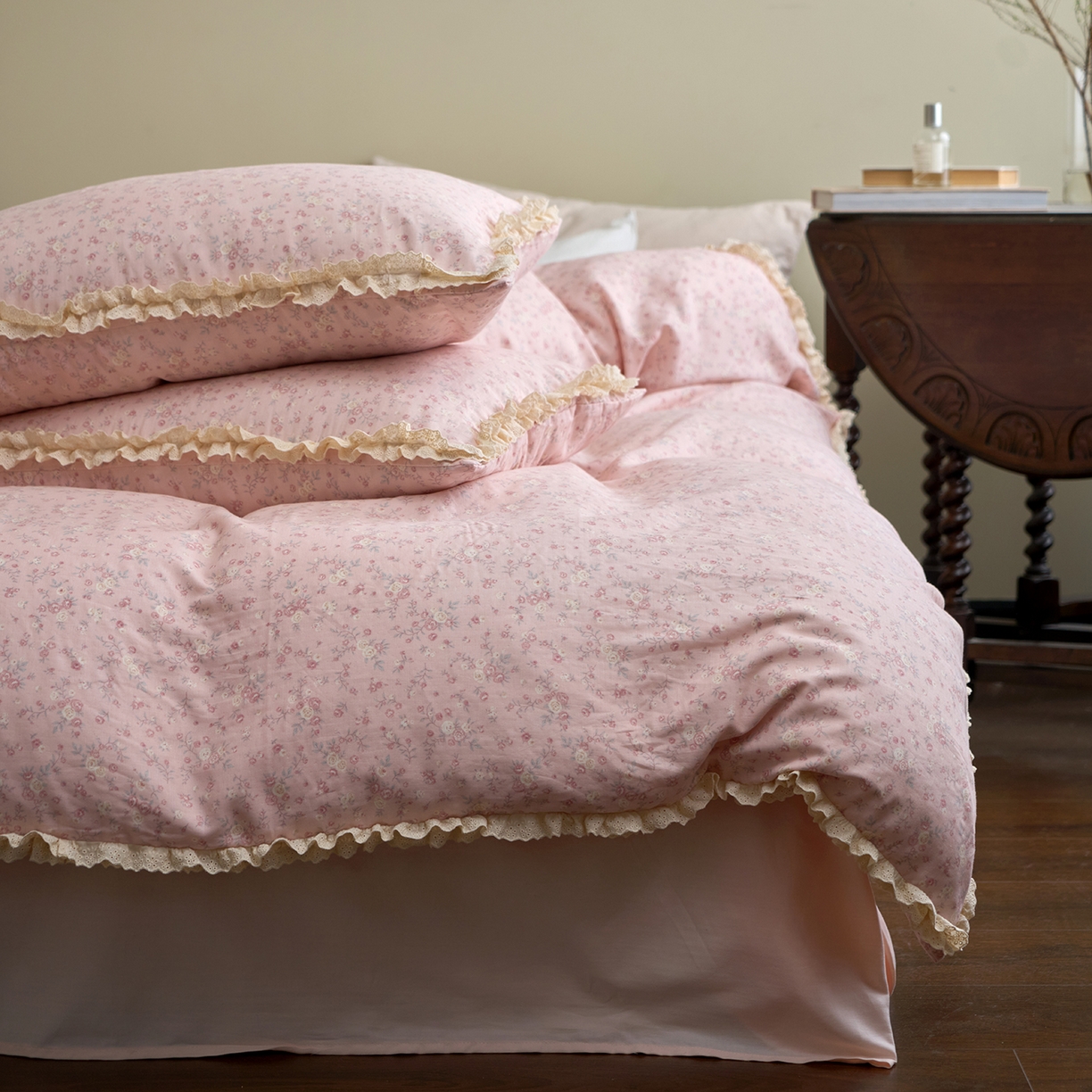 91家纺网 家纺一手货源 找家纺 洋铭区（原狠狠爱） 2026新款双层纱皱皱纱花边四件套系列 控价：控价劵后不得低于 198元/228元/248元 粉花仙子