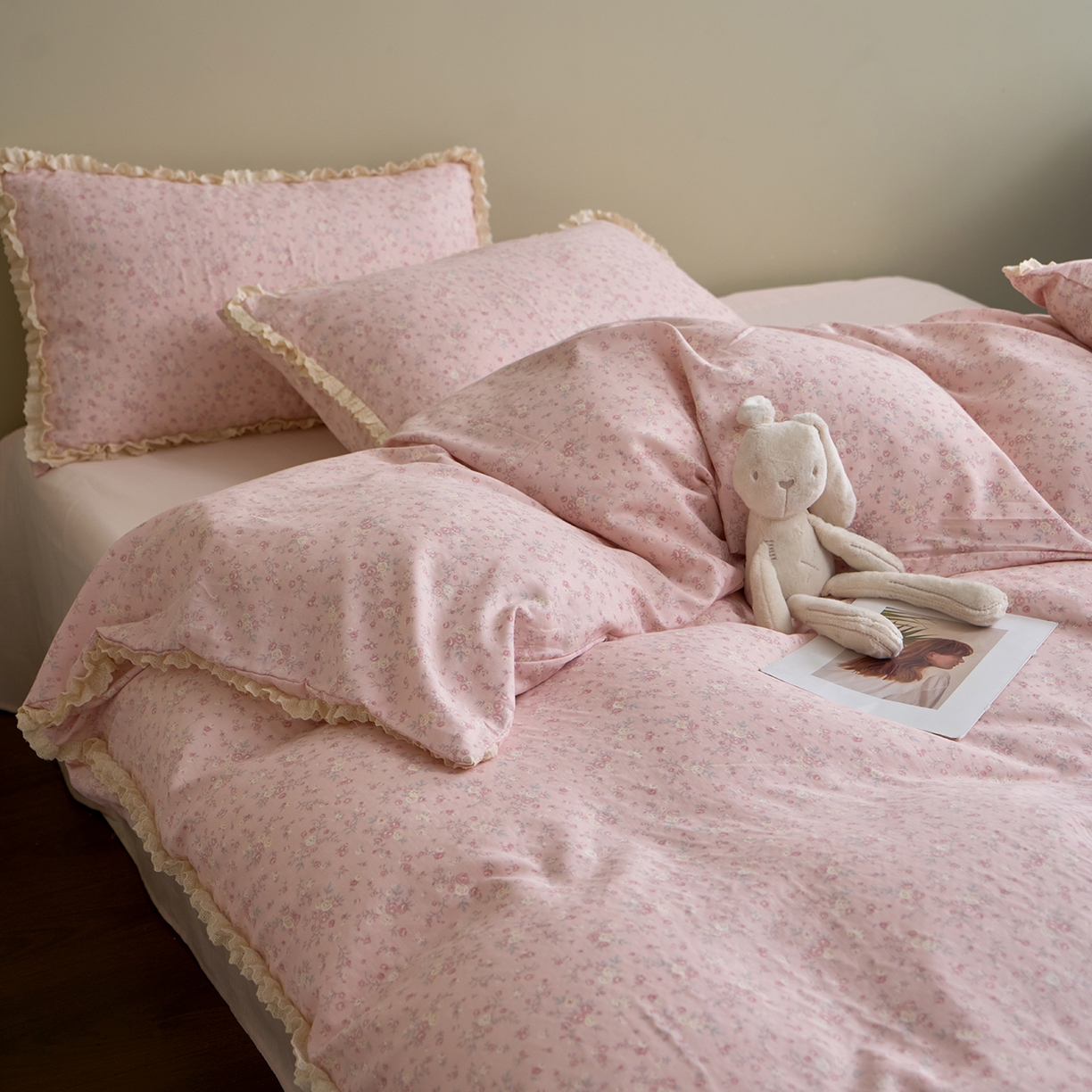 91家纺网 家纺一手货源 找家纺 洋铭区（原狠狠爱） 2026新款双层纱皱皱纱花边四件套系列 控价：控价劵后不得低于 198元/228元/248元 粉花仙子