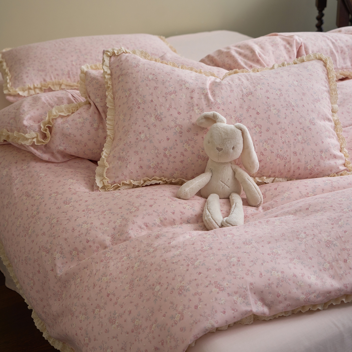 91家纺网 家纺一手货源 找家纺 洋铭区（原狠狠爱） 2026新款双层纱皱皱纱花边四件套系列 控价：控价劵后不得低于 198元/228元/248元 粉花仙子