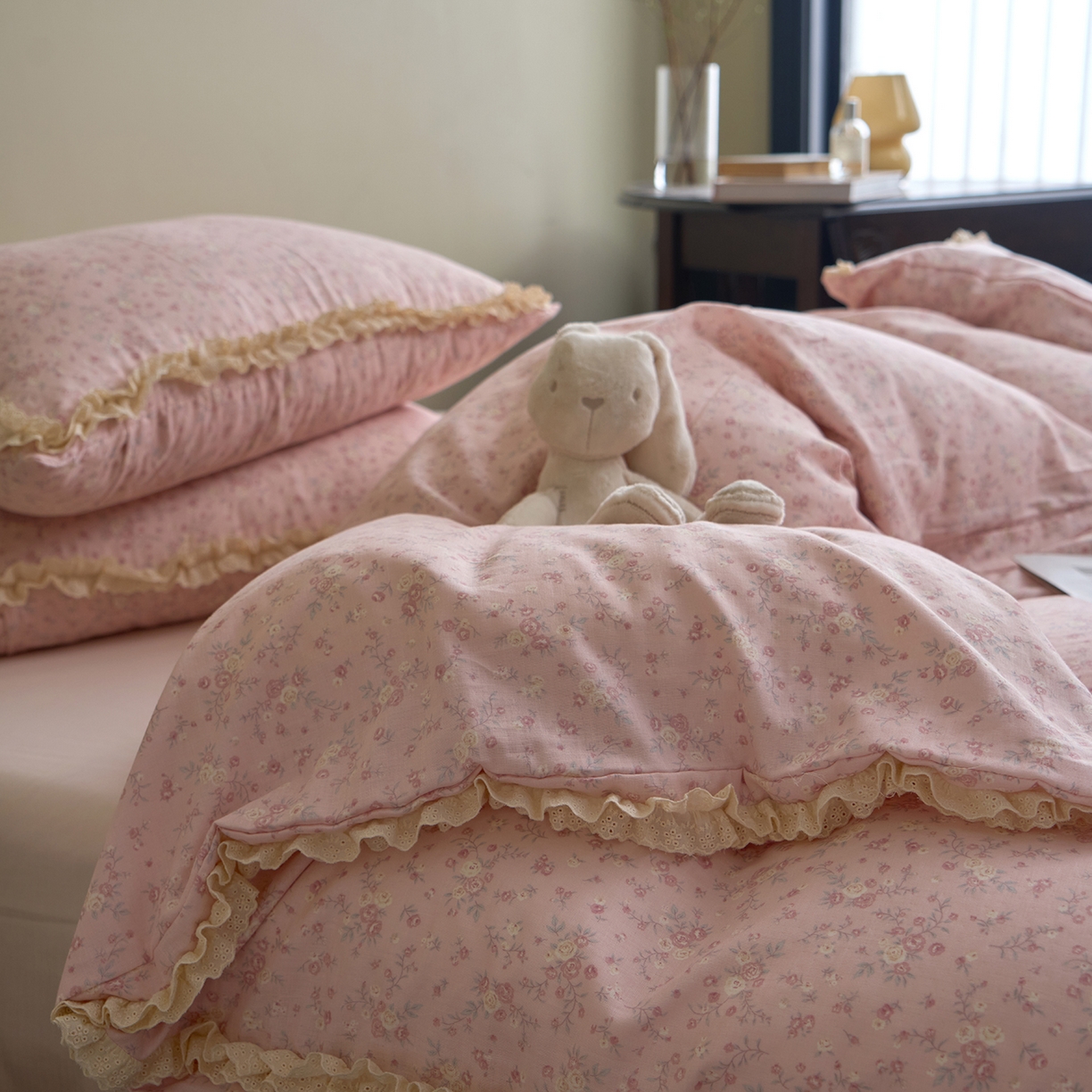 91家纺网 家纺一手货源 找家纺 洋铭区（原狠狠爱） 2026新款双层纱皱皱纱花边四件套系列 控价：控价劵后不得低于 198元/228元/248元 粉花仙子