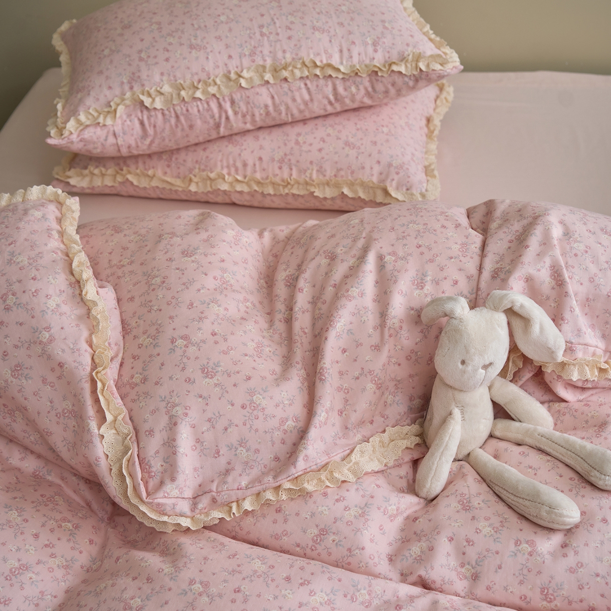 91家纺网 家纺一手货源 找家纺 洋铭区（原狠狠爱） 2026新款双层纱皱皱纱花边四件套系列 控价：控价劵后不得低于 198元/228元/248元 粉花仙子