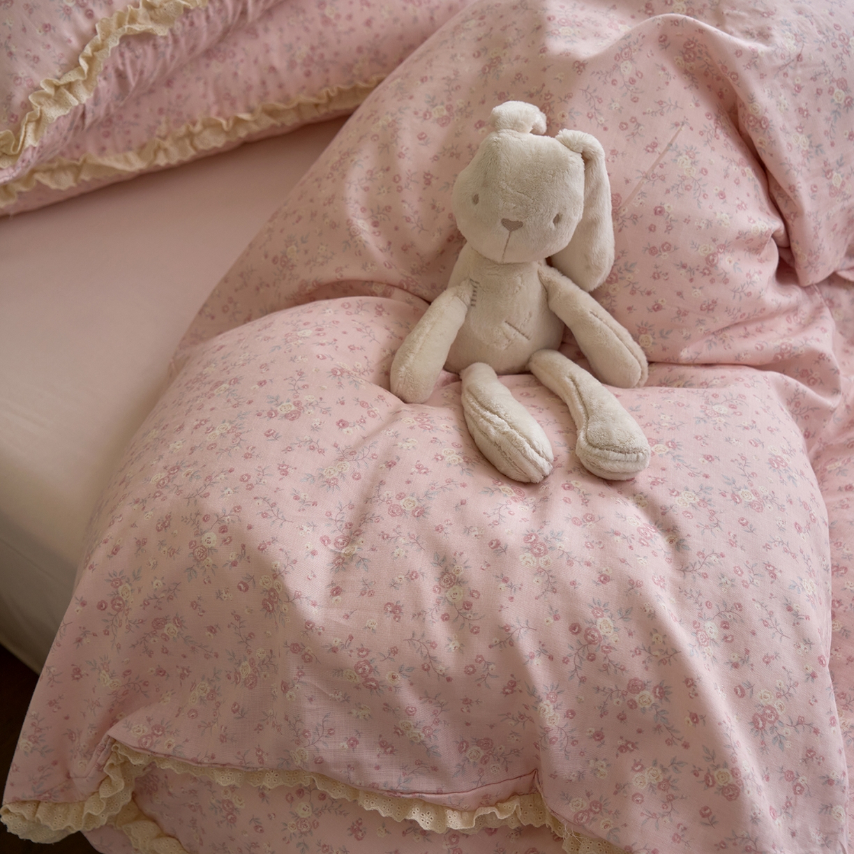 91家纺网 家纺一手货源 找家纺 洋铭区（原狠狠爱） 2026新款双层纱皱皱纱花边四件套系列 控价：控价劵后不得低于 198元/228元/248元 粉花仙子