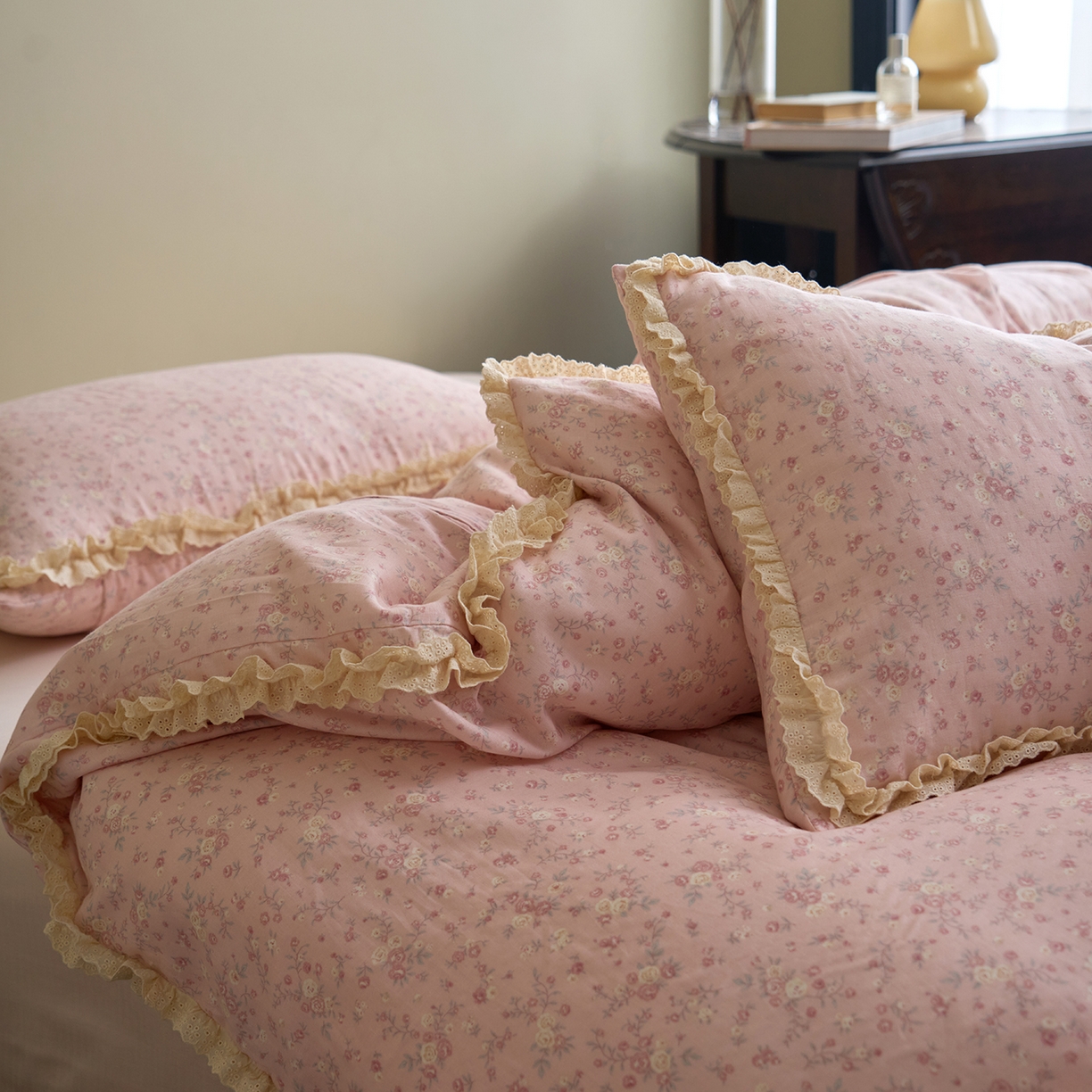 91家纺网 家纺一手货源 找家纺 洋铭区（原狠狠爱） 2026新款双层纱皱皱纱花边四件套系列 控价：控价劵后不得低于 198元/228元/248元 粉花仙子