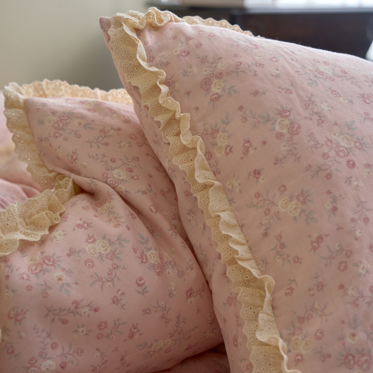 91家纺网 家纺一手货源 找家纺 洋铭区（原狠狠爱） 2026新款双层纱皱皱纱花边四件套系列 控价：控价劵后不得低于 198元/228元/248元 粉花仙子