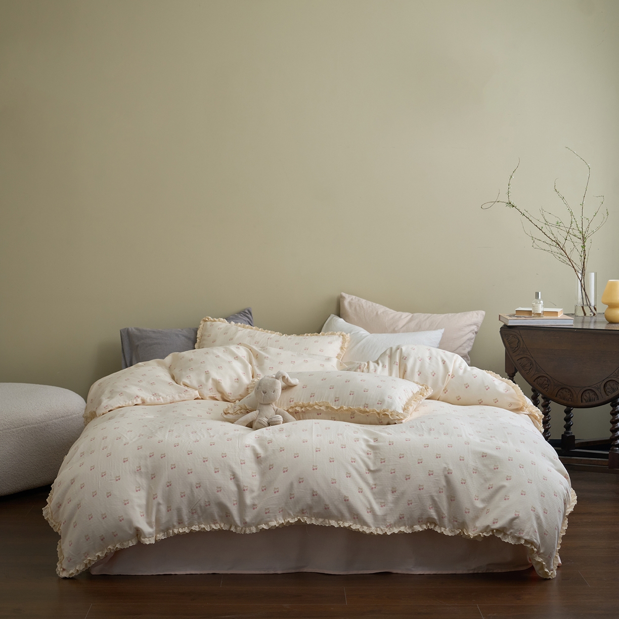 91家纺网 家纺一手货源 找家纺 洋铭区（原狠狠爱） 2026新款双层纱皱皱纱花边四件套系列 控价：控价劵后不得低于 198元/228元/248元 红红李子