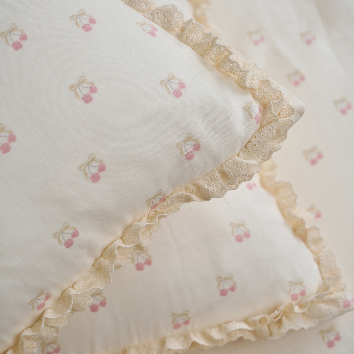 91家纺网 家纺一手货源 找家纺 洋铭区（原狠狠爱） 2026新款双层纱皱皱纱花边四件套系列 控价：控价劵后不得低于 198元/228元/248元 红红李子