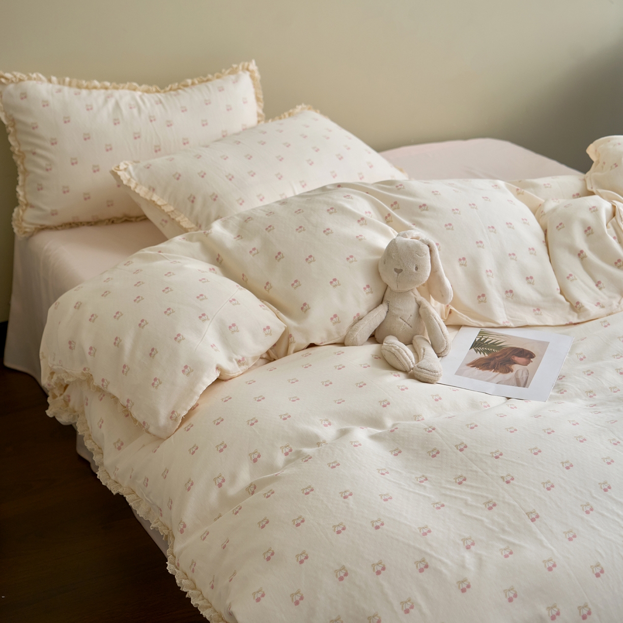 91家纺网 家纺一手货源 找家纺 洋铭区（原狠狠爱） 2026新款双层纱皱皱纱花边四件套系列 控价：控价劵后不得低于 198元/228元/248元 红红李子