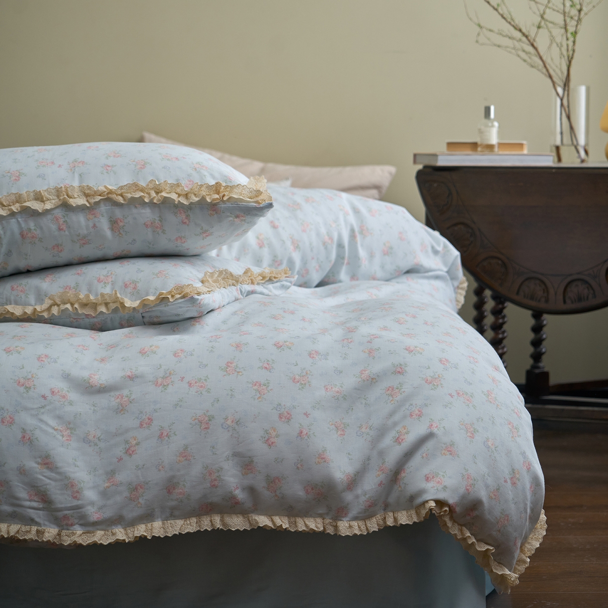 91家纺网 家纺一手货源 找家纺 洋铭区（原狠狠爱） 2026新款双层纱皱皱纱花边四件套系列 控价：控价劵后不得低于 198元/228元/248元 静野兰花