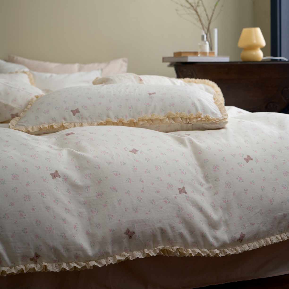 91家纺网 家纺一手货源 找家纺 洋铭区（原狠狠爱） 2026新款双层纱皱皱纱花边四件套系列 控价：控价劵后不得低于 198元/228元/248元 奶粉小熊