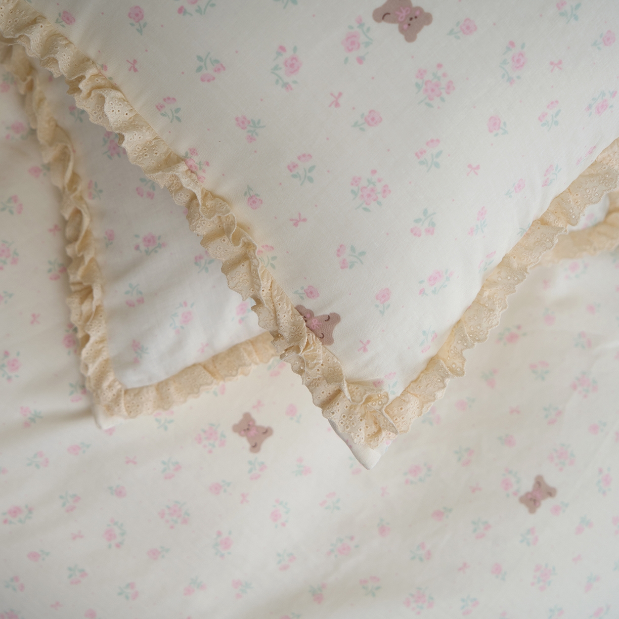 91家纺网 家纺一手货源 找家纺 洋铭区（原狠狠爱） 2026新款双层纱皱皱纱花边四件套系列 控价：控价劵后不得低于 198元/228元/248元 奶粉小熊