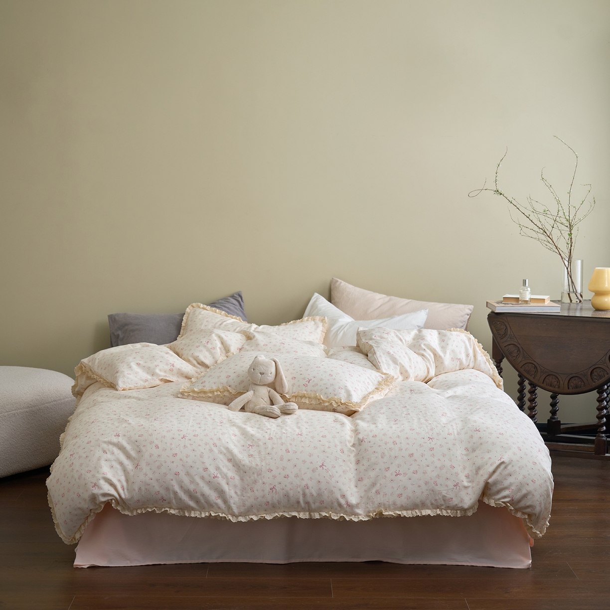 91家纺网 家纺一手货源 找家纺 洋铭区（原狠狠爱） 2026新款双层纱皱皱纱花边四件套系列 控价：控价劵后不得低于 198元/228元/248元 柔蜜粉花