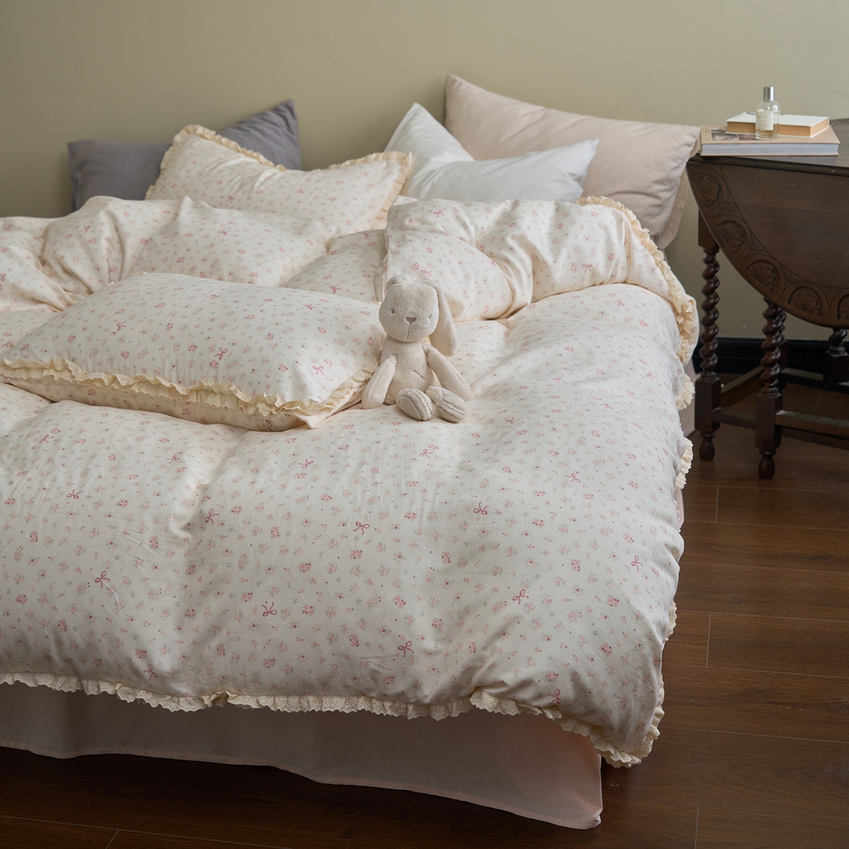 91家纺网 家纺一手货源 找家纺 洋铭区（原狠狠爱） 2026新款双层纱皱皱纱花边四件套系列 控价：控价劵后不得低于 198元/228元/248元 柔蜜粉花