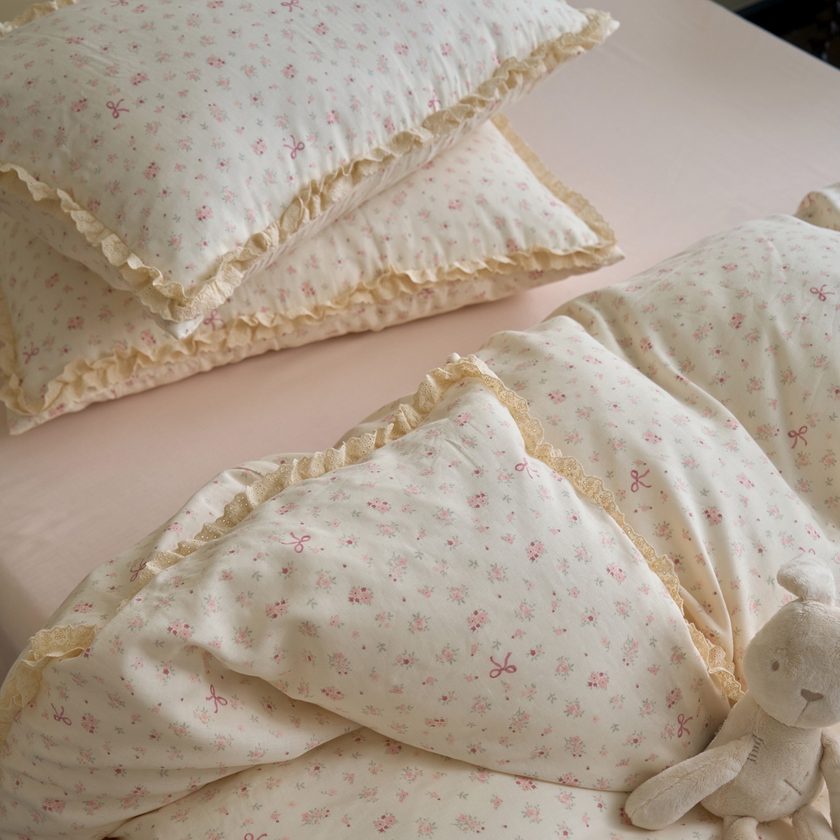 91家纺网 家纺一手货源 找家纺 洋铭区（原狠狠爱） 2026新款双层纱皱皱纱花边四件套系列 控价：控价劵后不得低于 198元/228元/248元 柔蜜粉花