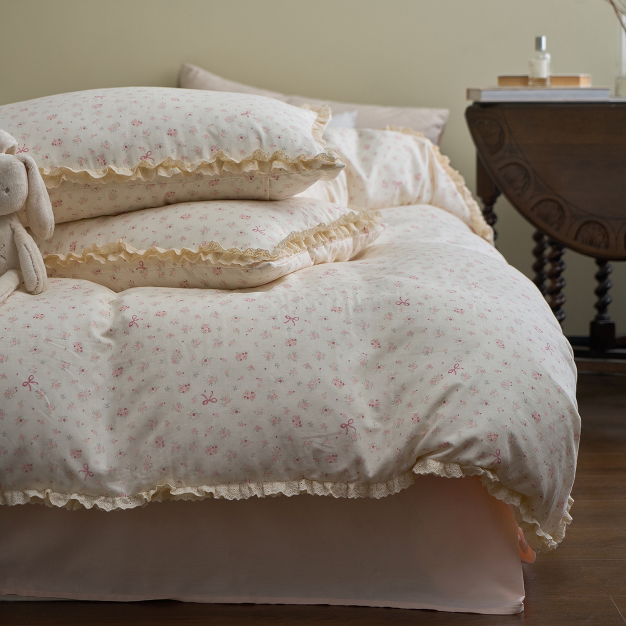 91家纺网 家纺一手货源 找家纺 洋铭区（原狠狠爱） 2026新款双层纱皱皱纱花边四件套系列 控价：控价劵后不得低于 198元/228元/248元 柔蜜粉花