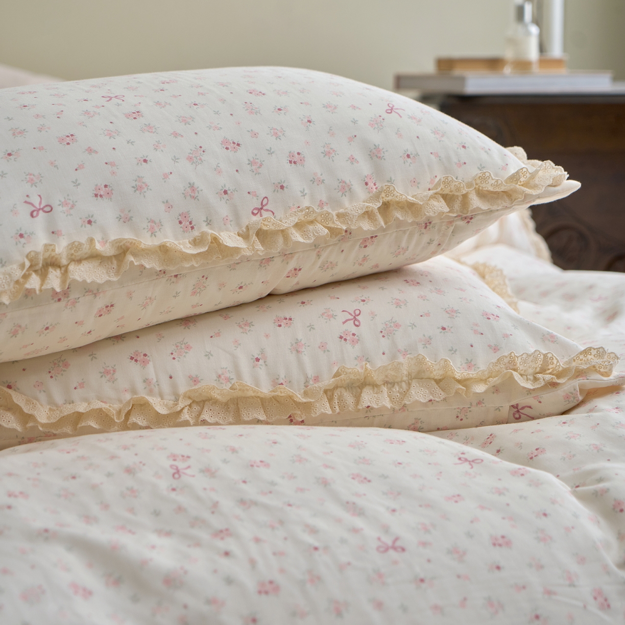 91家纺网 家纺一手货源 找家纺 洋铭区（原狠狠爱） 2026新款双层纱皱皱纱花边四件套系列 控价：控价劵后不得低于 198元/228元/248元 柔蜜粉花