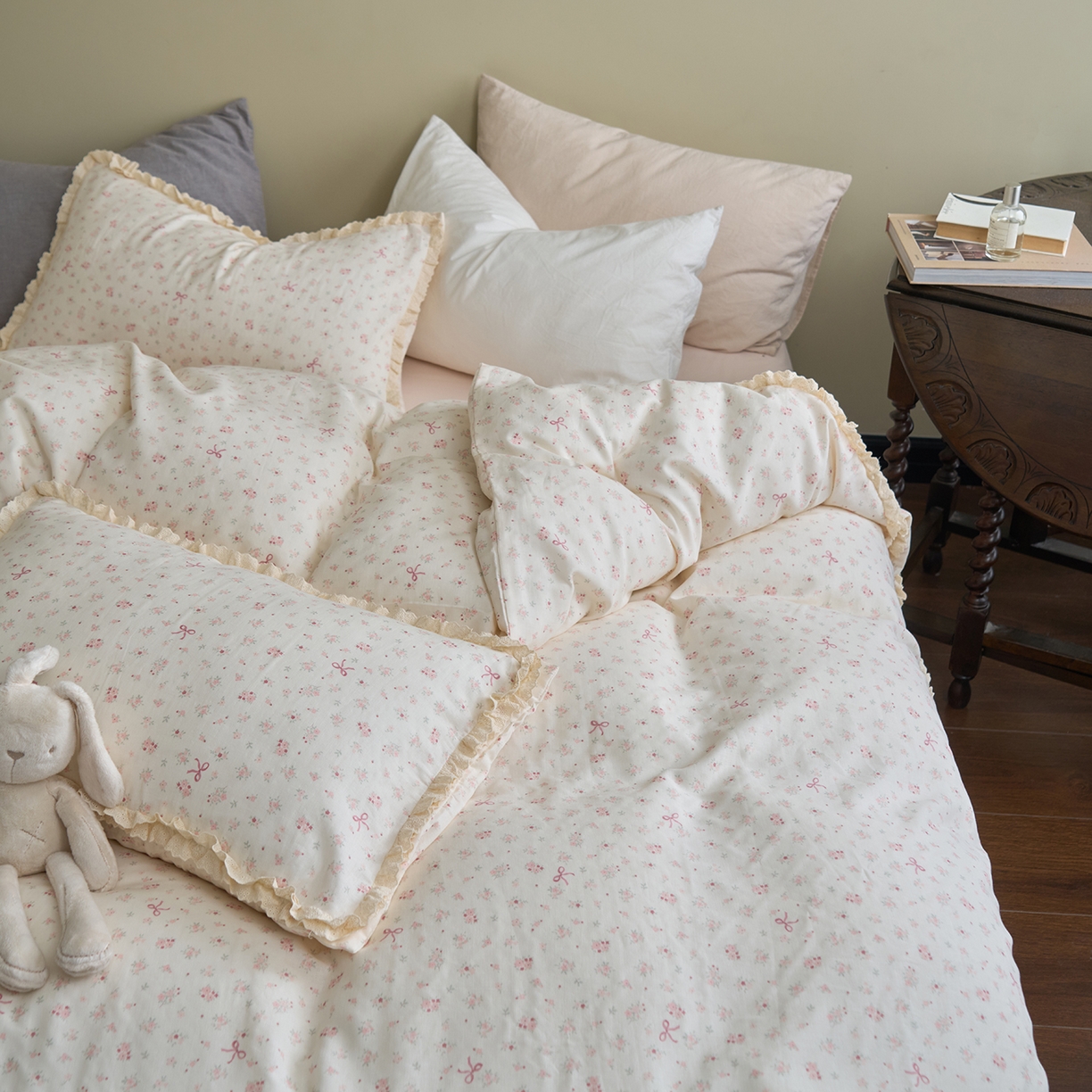 91家纺网 家纺一手货源 找家纺 洋铭区（原狠狠爱） 2026新款双层纱皱皱纱花边四件套系列 控价：控价劵后不得低于 198元/228元/248元 柔蜜粉花