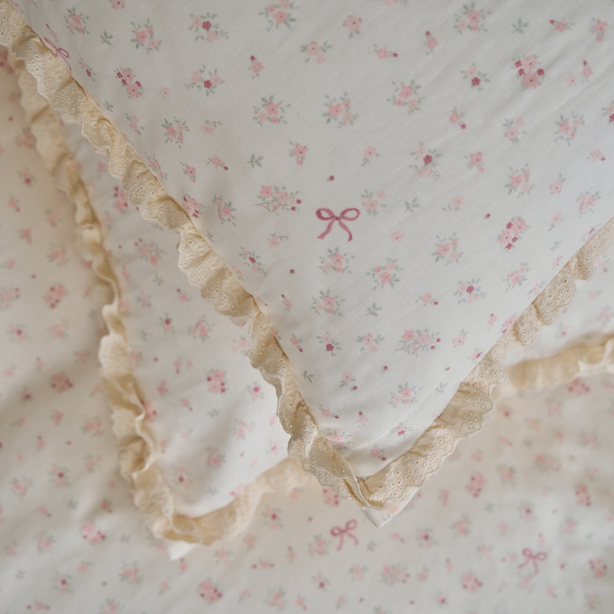 91家纺网 家纺一手货源 找家纺 洋铭区（原狠狠爱） 2026新款双层纱皱皱纱花边四件套系列 控价：控价劵后不得低于 198元/228元/248元 柔蜜粉花