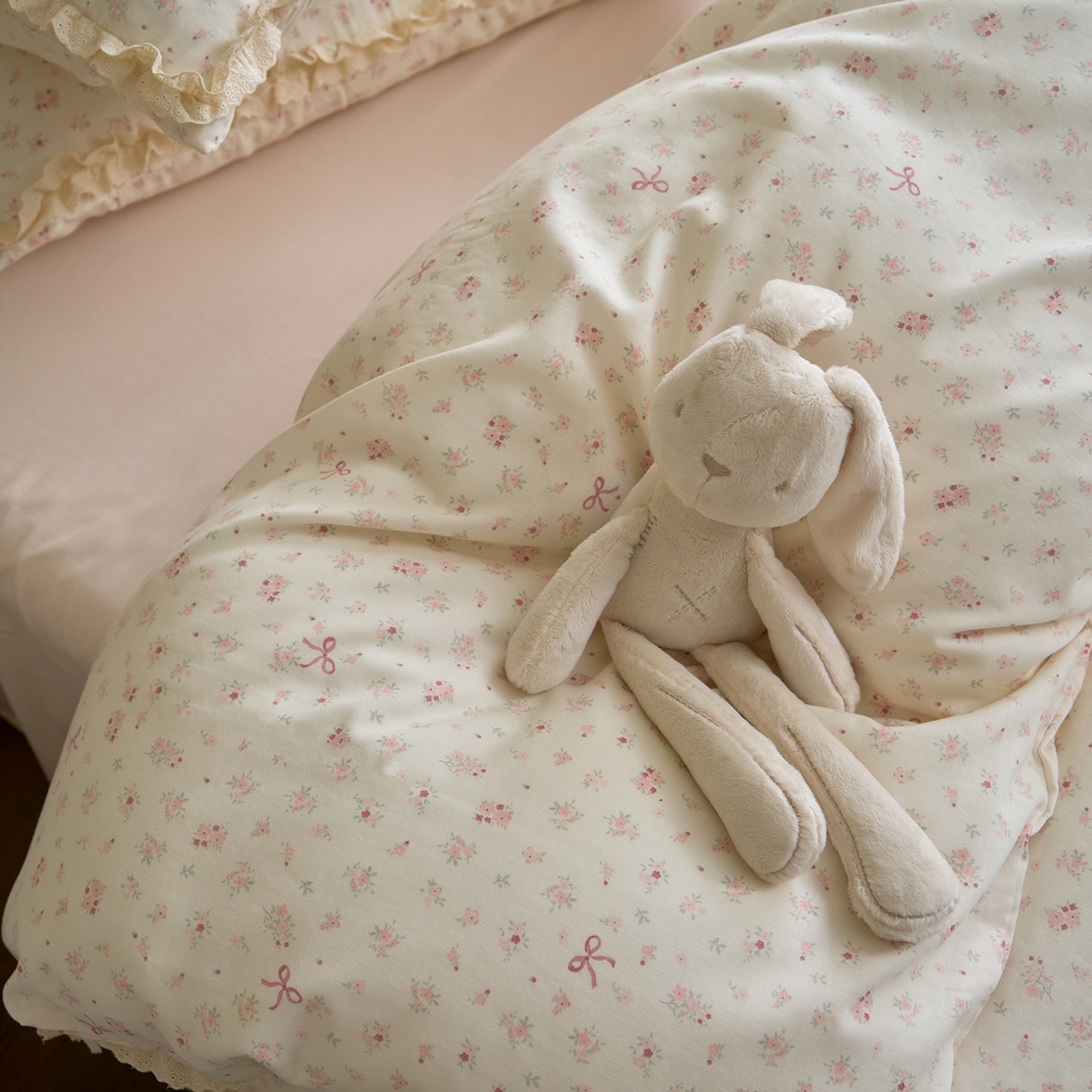 91家纺网 家纺一手货源 找家纺 洋铭区（原狠狠爱） 2026新款双层纱皱皱纱花边四件套系列 控价：控价劵后不得低于 198元/228元/248元 柔蜜粉花