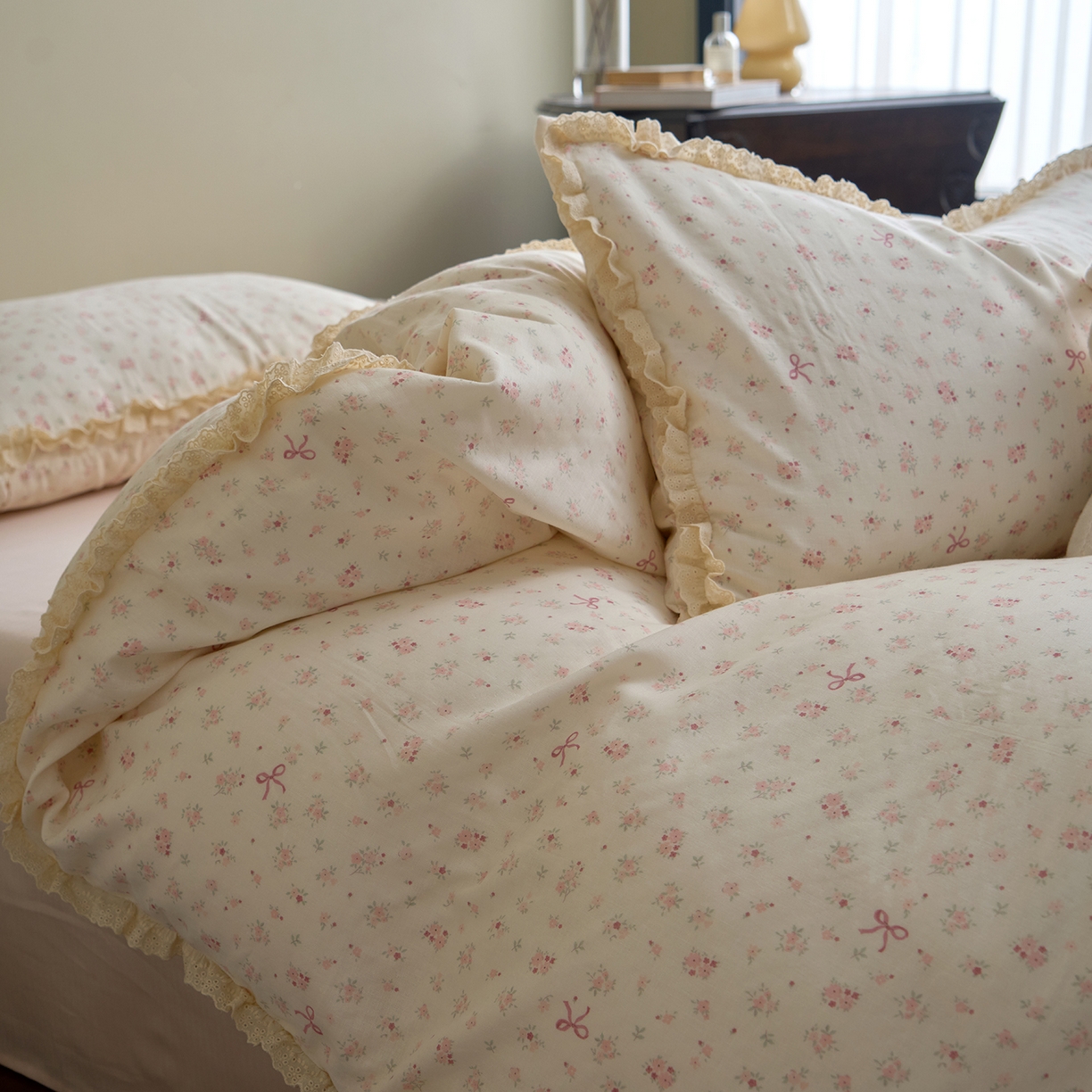 91家纺网 家纺一手货源 找家纺 洋铭区（原狠狠爱） 2026新款双层纱皱皱纱花边四件套系列 控价：控价劵后不得低于 198元/228元/248元 柔蜜粉花