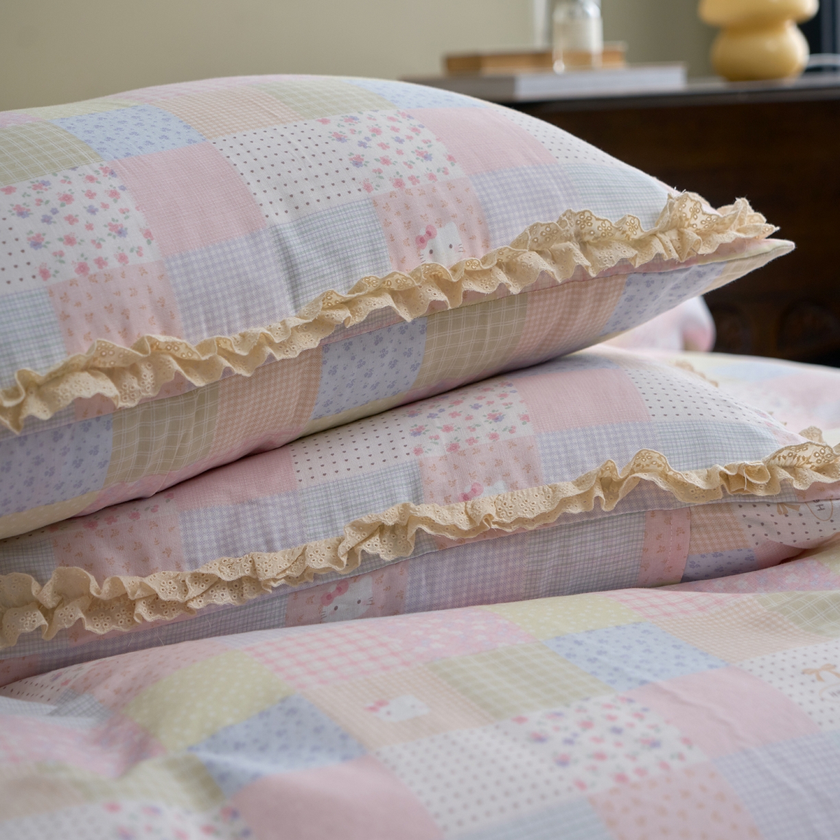 91家纺网 家纺一手货源 找家纺 洋铭区（原狠狠爱） 2026新款双层纱皱皱纱花边四件套系列 控价：控价劵后不得低于 198元/228元/248元 小猫咪