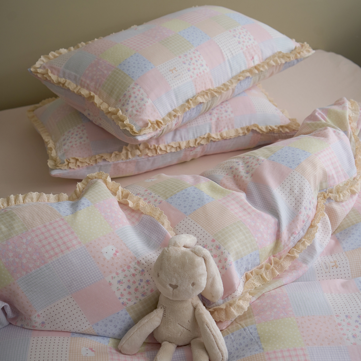 91家纺网 家纺一手货源 找家纺 洋铭区（原狠狠爱） 2026新款双层纱皱皱纱花边四件套系列 控价：控价劵后不得低于 198元/228元/248元 小猫咪