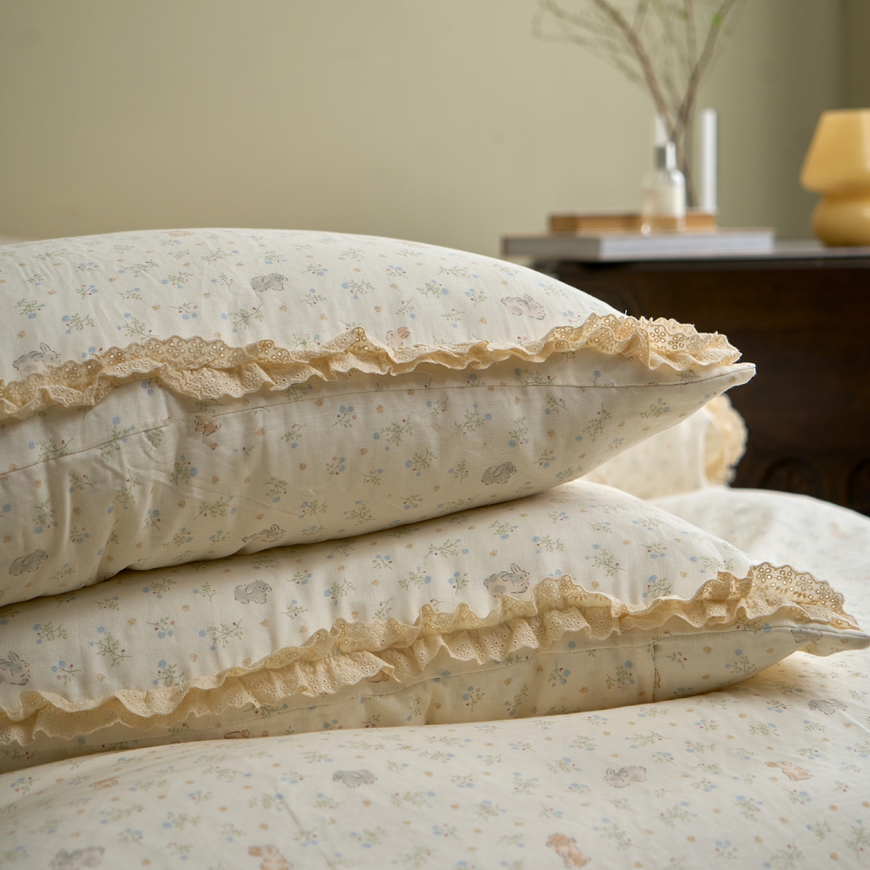 91家纺网 家纺一手货源 找家纺 洋铭区（原狠狠爱） 2026新款双层纱皱皱纱花边四件套系列 控价：控价劵后不得低于 198元/228元/248元 椰奶兔