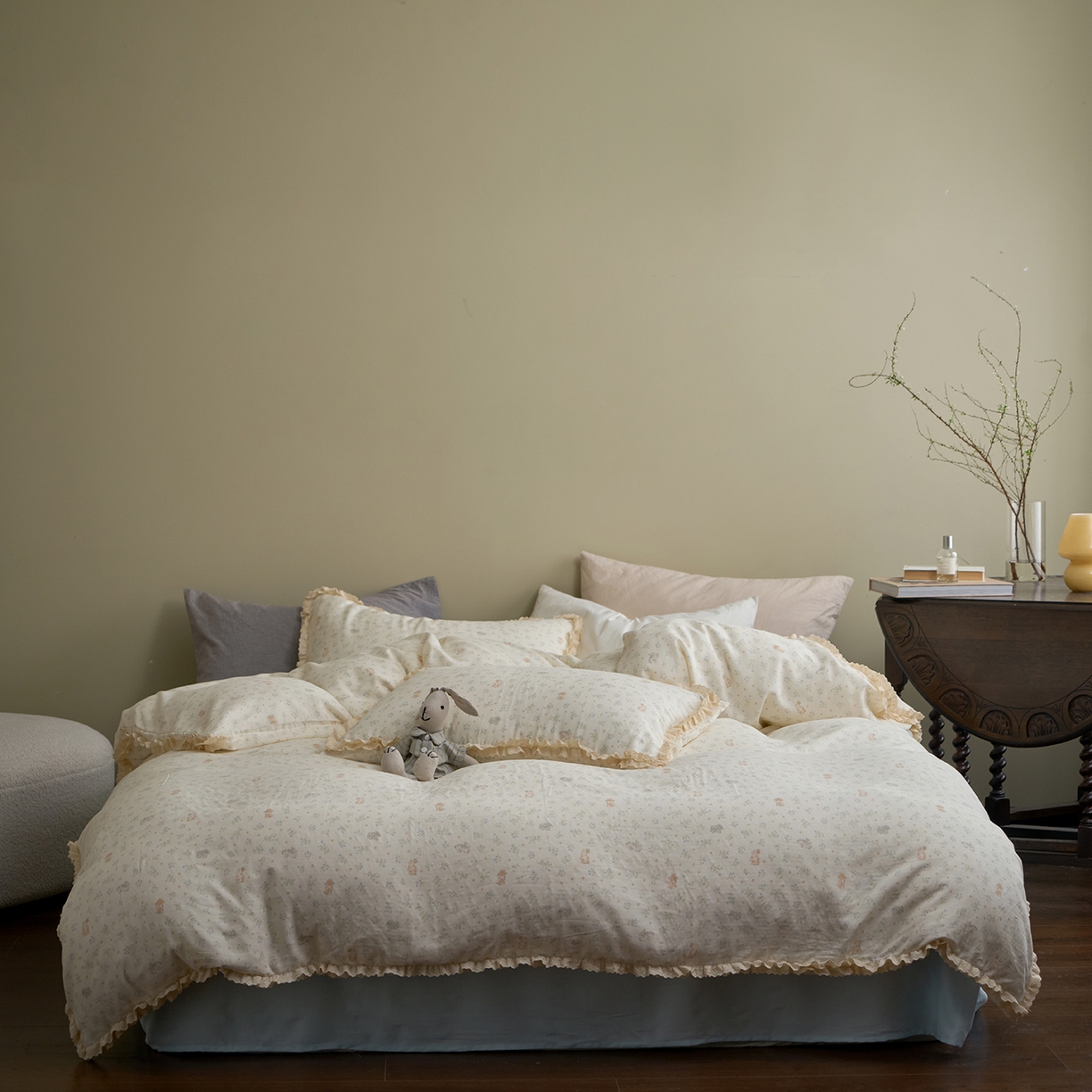 91家纺网 家纺一手货源 找家纺 洋铭区（原狠狠爱） 2026新款双层纱皱皱纱花边四件套系列 控价：控价劵后不得低于 198元/228元/248元 椰奶兔