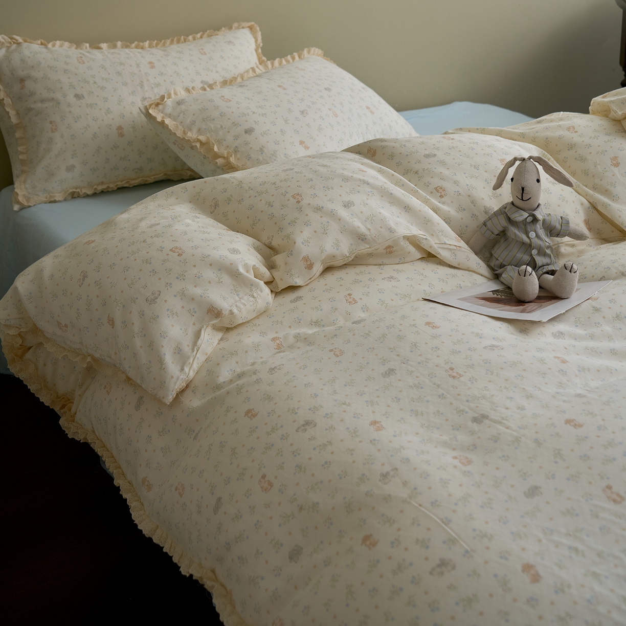 91家纺网 家纺一手货源 找家纺 洋铭区（原狠狠爱） 2026新款双层纱皱皱纱花边四件套系列 控价：控价劵后不得低于 198元/228元/248元 椰奶兔