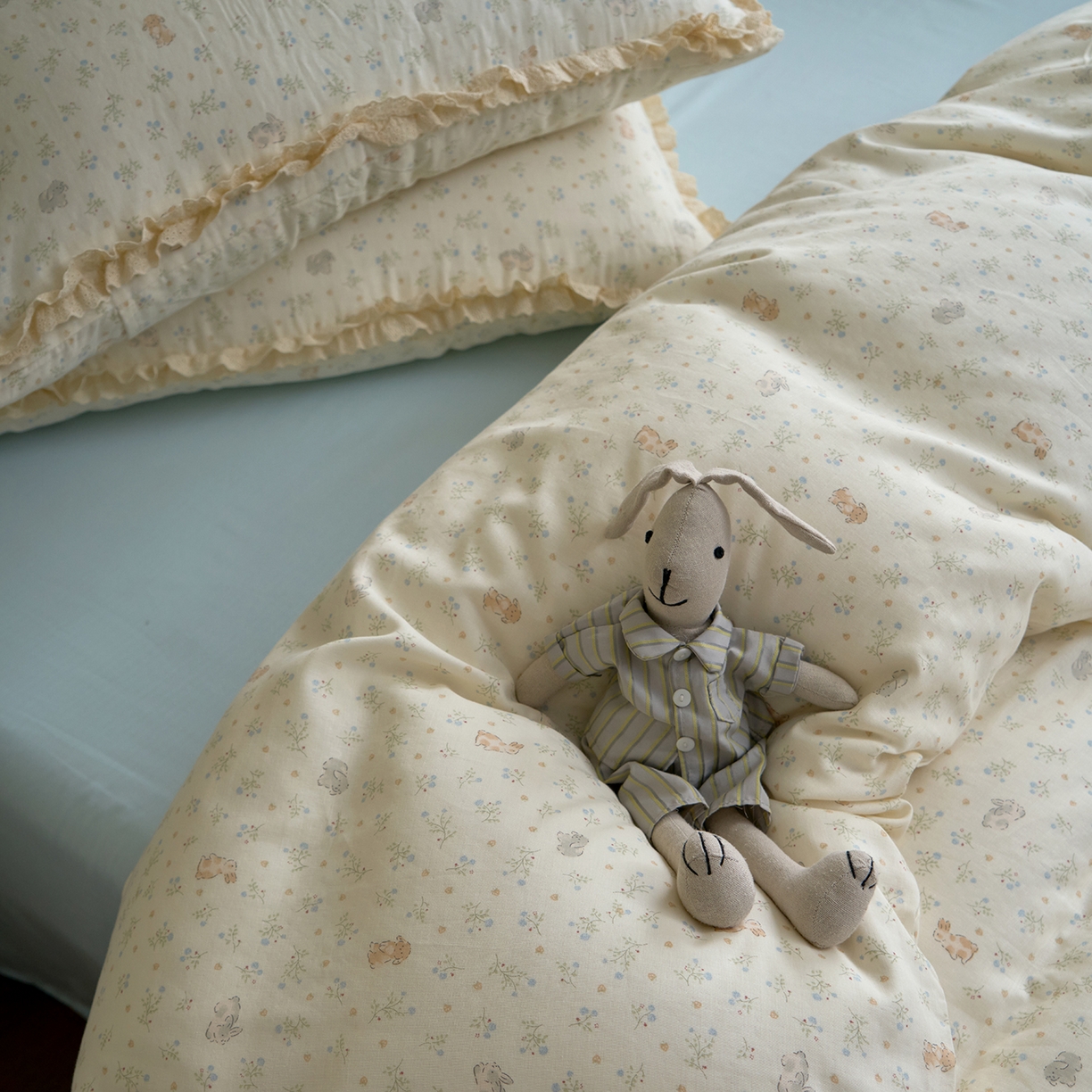 91家纺网 家纺一手货源 找家纺 洋铭区（原狠狠爱） 2026新款双层纱皱皱纱花边四件套系列 控价：控价劵后不得低于 198元/228元/248元 椰奶兔