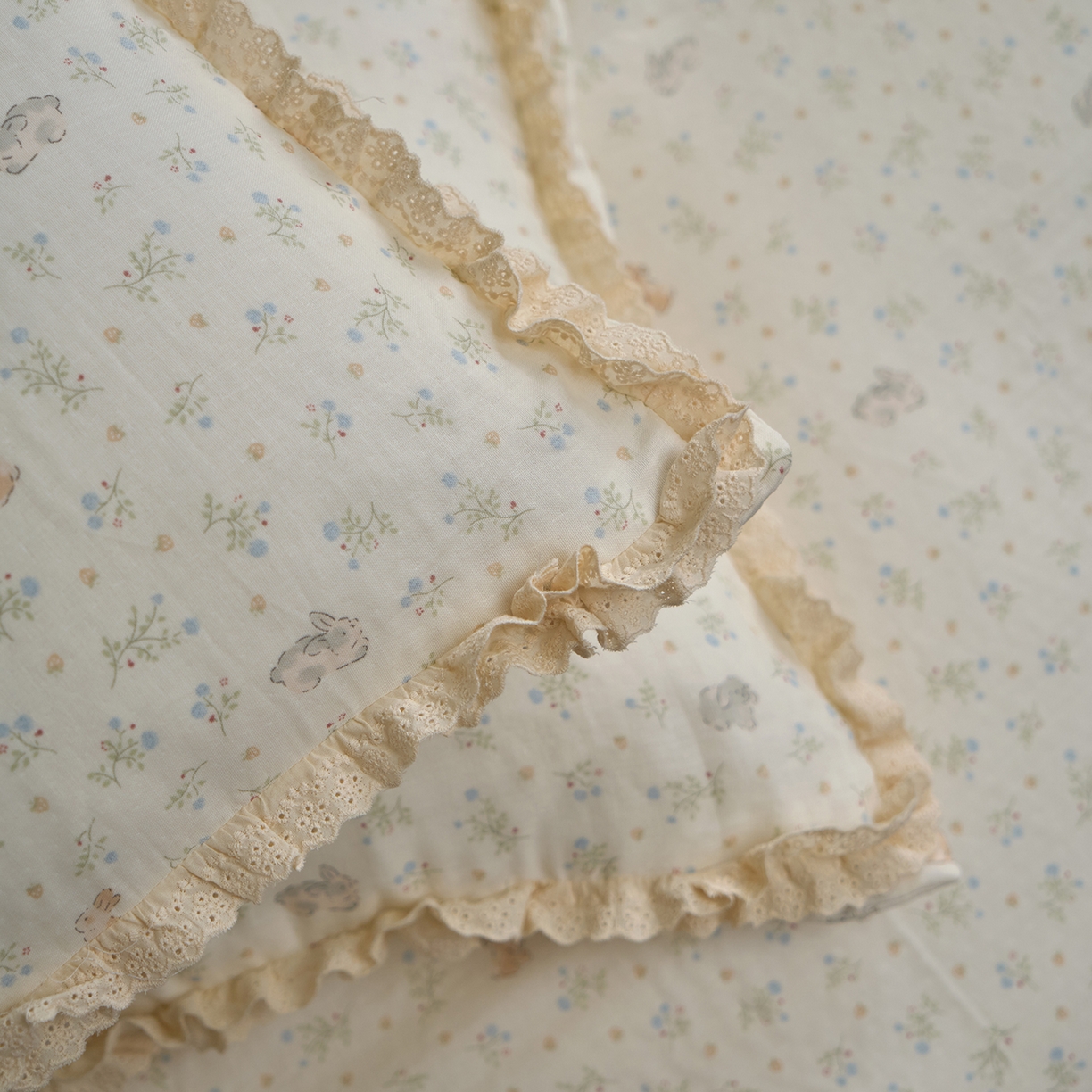 91家纺网 家纺一手货源 找家纺 洋铭区（原狠狠爱） 2026新款双层纱皱皱纱花边四件套系列 控价：控价劵后不得低于 198元/228元/248元 椰奶兔