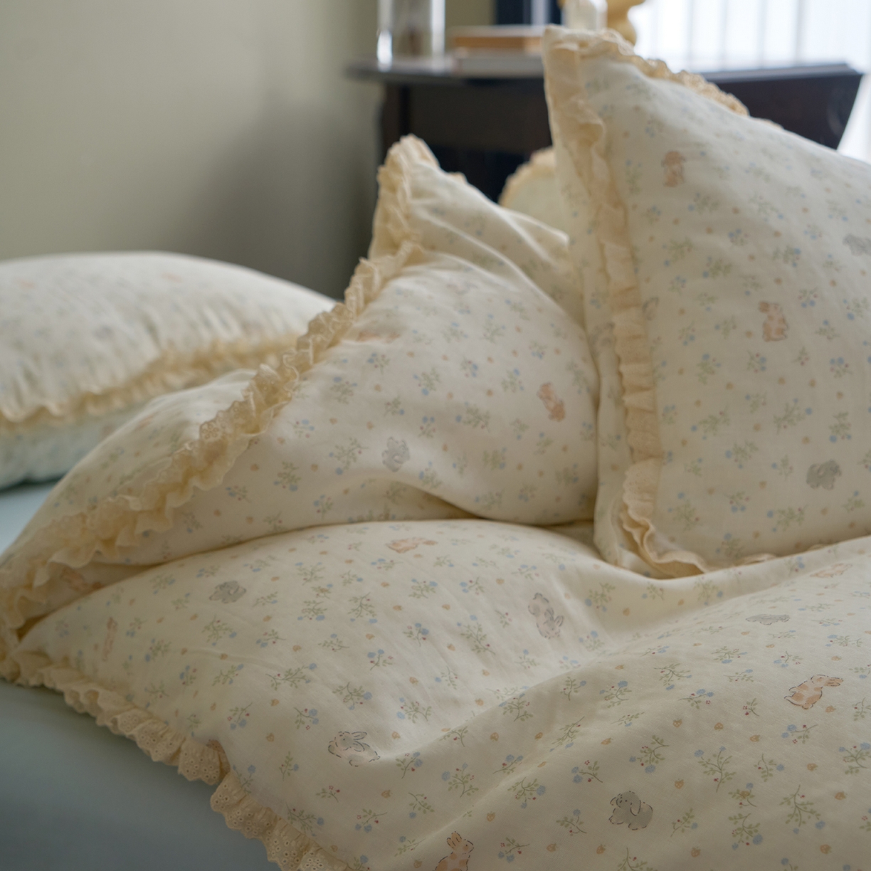 91家纺网 家纺一手货源 找家纺 洋铭区（原狠狠爱） 2026新款双层纱皱皱纱花边四件套系列 控价：控价劵后不得低于 198元/228元/248元 椰奶兔