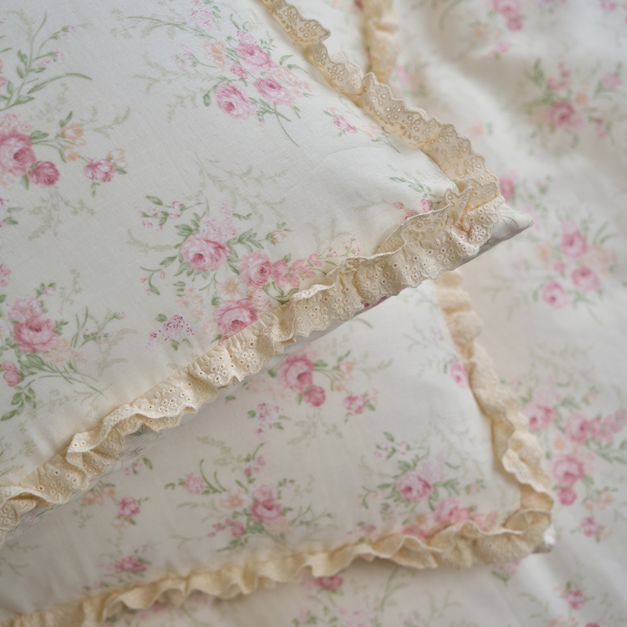 91家纺网 家纺一手货源 找家纺 洋铭区（原狠狠爱） 2026新款双层纱皱皱纱花边四件套系列 控价：控价劵后不得低于 198元/228元/248元 樱花物语