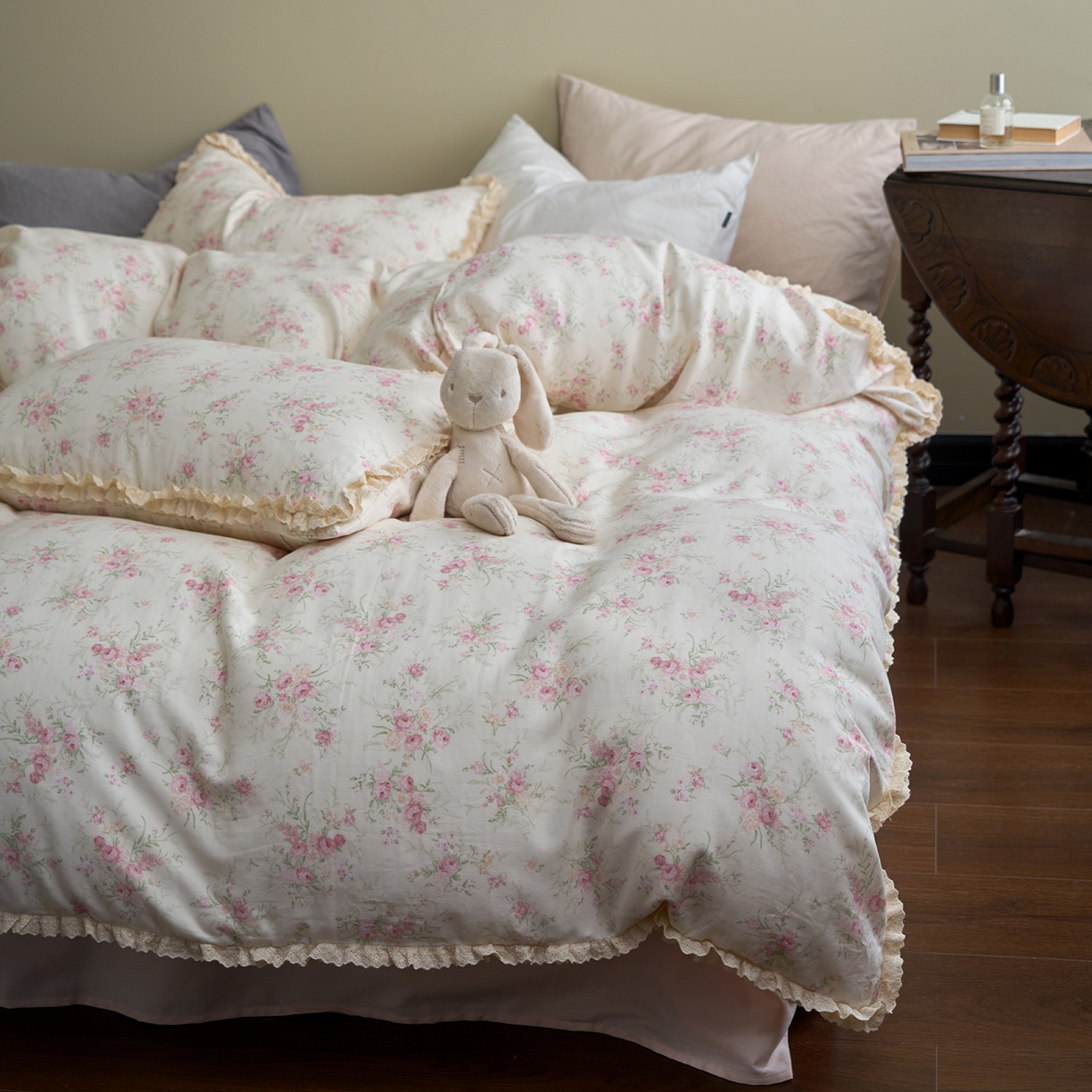 91家纺网 家纺一手货源 找家纺 洋铭区（原狠狠爱） 2026新款双层纱皱皱纱花边四件套系列 控价：控价劵后不得低于 198元/228元/248元 樱花物语