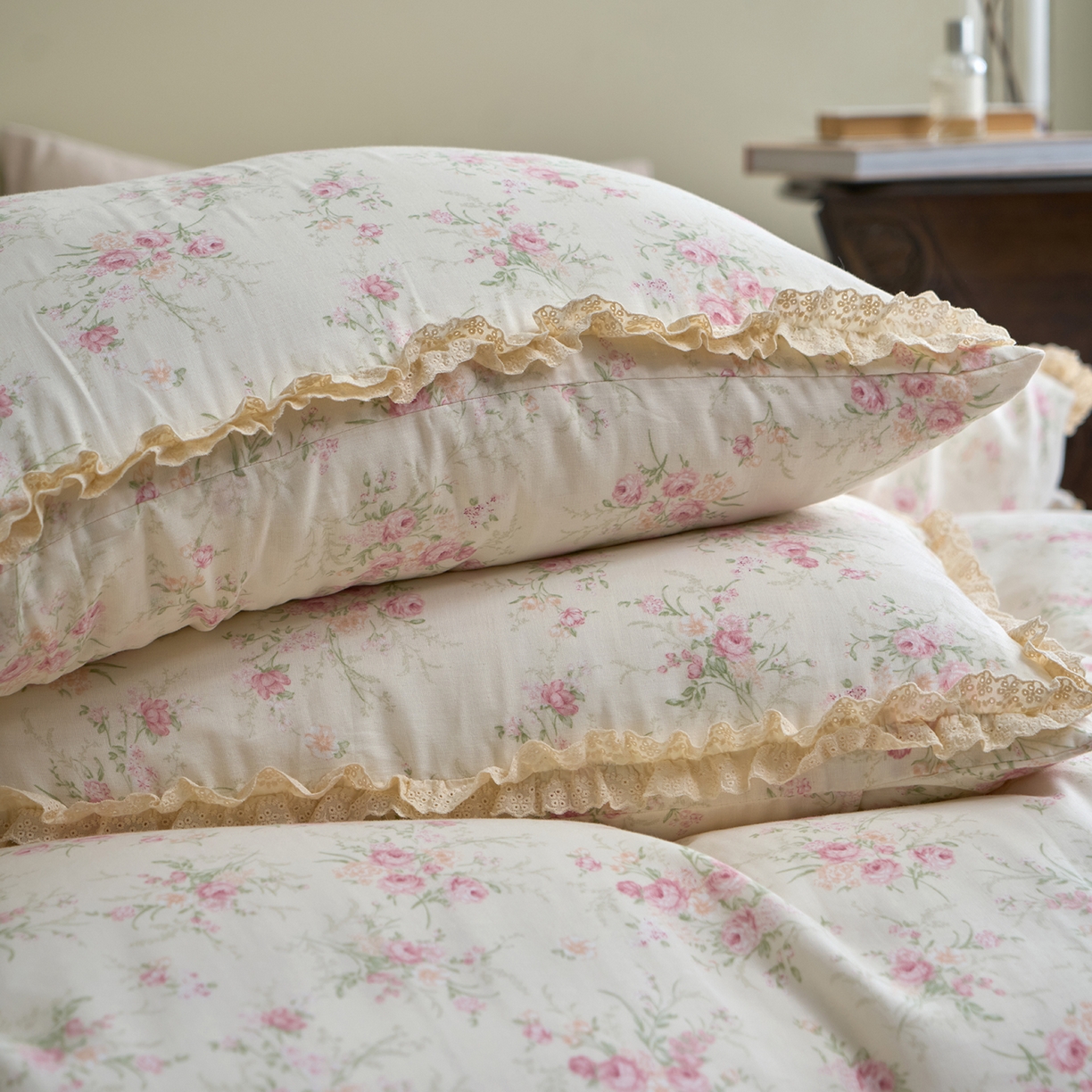 91家纺网 家纺一手货源 找家纺 洋铭区（原狠狠爱） 2026新款双层纱皱皱纱花边四件套系列 控价：控价劵后不得低于 198元/228元/248元 樱花物语