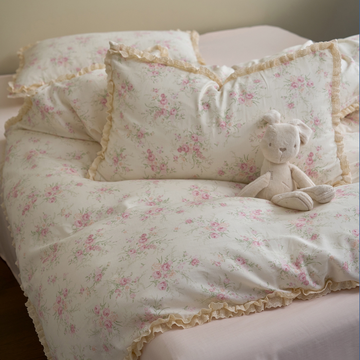 91家纺网 家纺一手货源 找家纺 洋铭区（原狠狠爱） 2026新款双层纱皱皱纱花边四件套系列 控价：控价劵后不得低于 198元/228元/248元 樱花物语