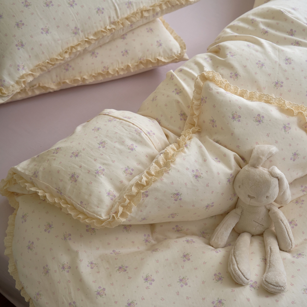 91家纺网 家纺一手货源 找家纺 洋铭区（原狠狠爱） 2026新款双层纱皱皱纱花边四件套系列 控价：控价劵后不得低于 198元/228元/248元 紫丁香花