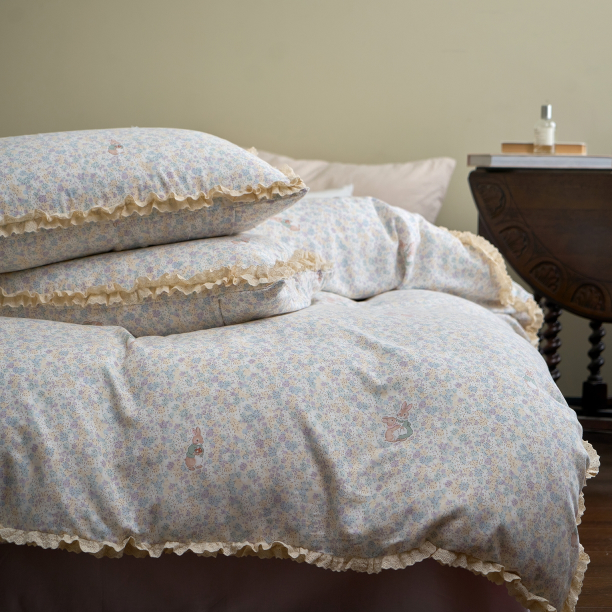 91家纺网 家纺一手货源 找家纺 洋铭区（原狠狠爱） 2026新款双层纱皱皱纱花边四件套系列 控价：控价劵后不得低于 198元/228元/248元 紫萝小兔