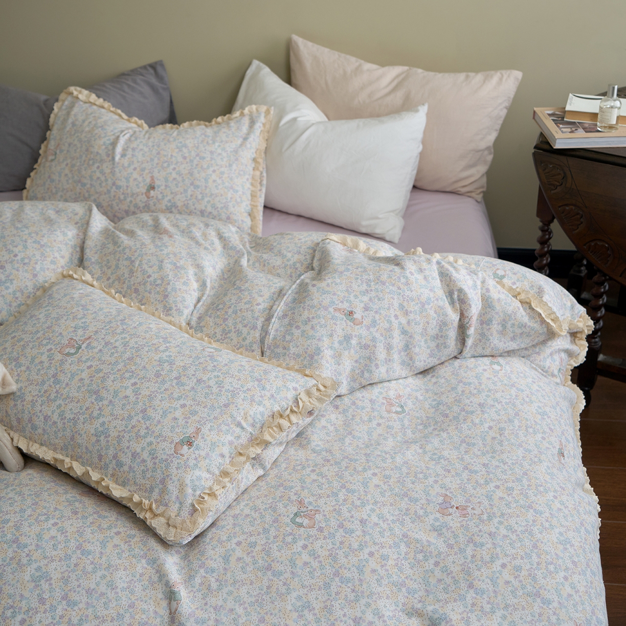 91家纺网 家纺一手货源 找家纺 洋铭区（原狠狠爱） 2026新款双层纱皱皱纱花边四件套系列 控价：控价劵后不得低于 198元/228元/248元 紫萝小兔