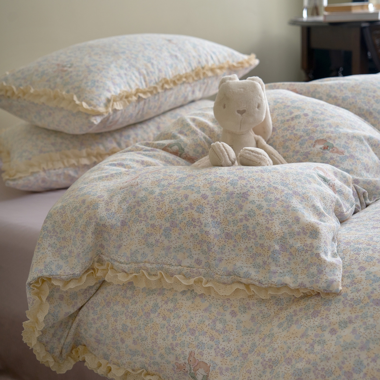 91家纺网 家纺一手货源 找家纺 洋铭区（原狠狠爱） 2026新款双层纱皱皱纱花边四件套系列 控价：控价劵后不得低于 198元/228元/248元 紫萝小兔