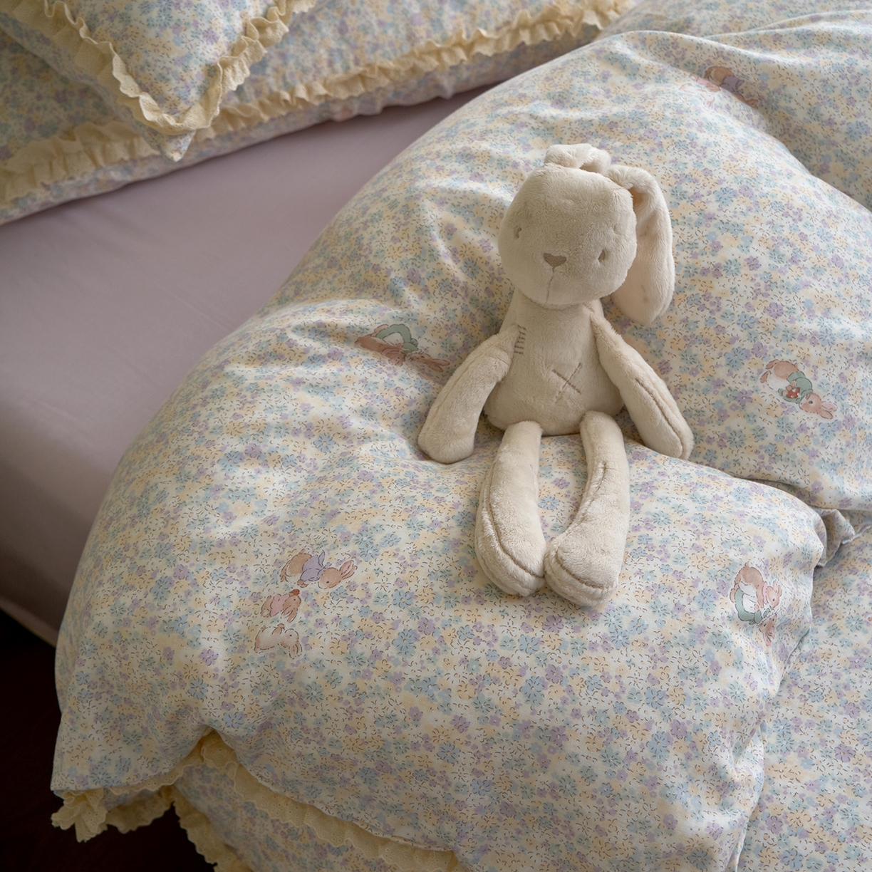 91家纺网 家纺一手货源 找家纺 洋铭区（原狠狠爱） 2026新款双层纱皱皱纱花边四件套系列 控价：控价劵后不得低于 198元/228元/248元 紫萝小兔