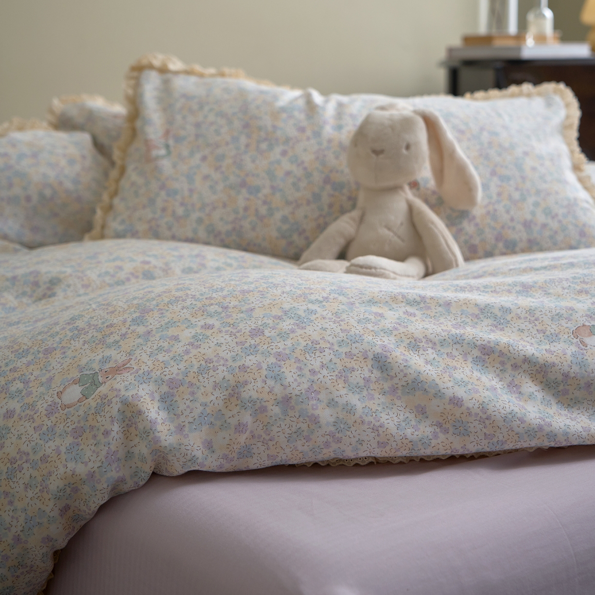 91家纺网 家纺一手货源 找家纺 洋铭区（原狠狠爱） 2026新款双层纱皱皱纱花边四件套系列 控价：控价劵后不得低于 198元/228元/248元 紫萝小兔