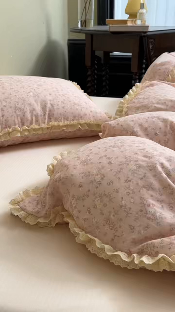 91家纺网 家纺一手货源 找家纺 洋铭区（原狠狠爱） 2026新款双层纱皱皱纱花边四件套系列 控价：控价劵后不得低于 198元/228元/248元 粉花仙子