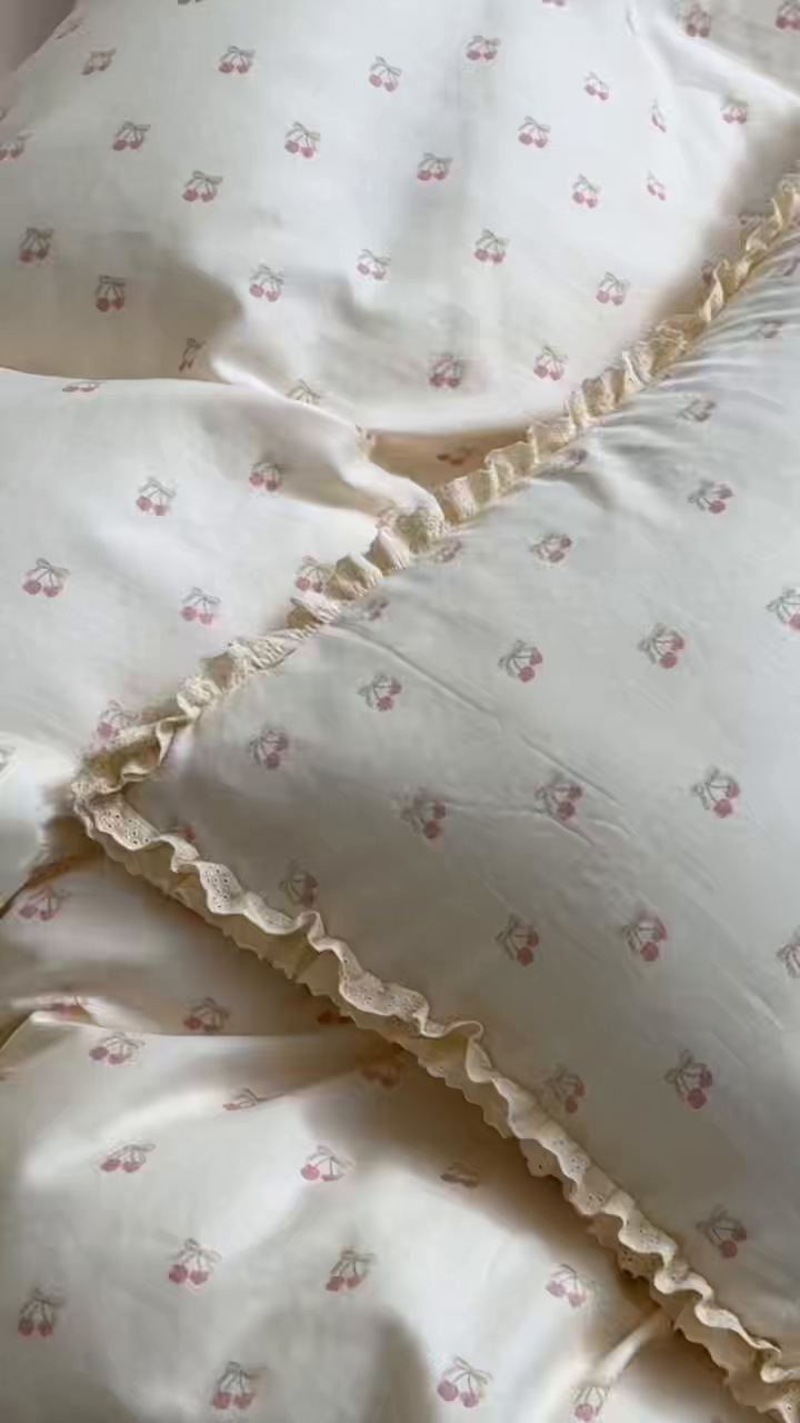 91家纺网 家纺一手货源 找家纺 洋铭区（原狠狠爱） 2026新款双层纱皱皱纱花边四件套系列 控价：控价劵后不得低于 198元/228元/248元 红红李子